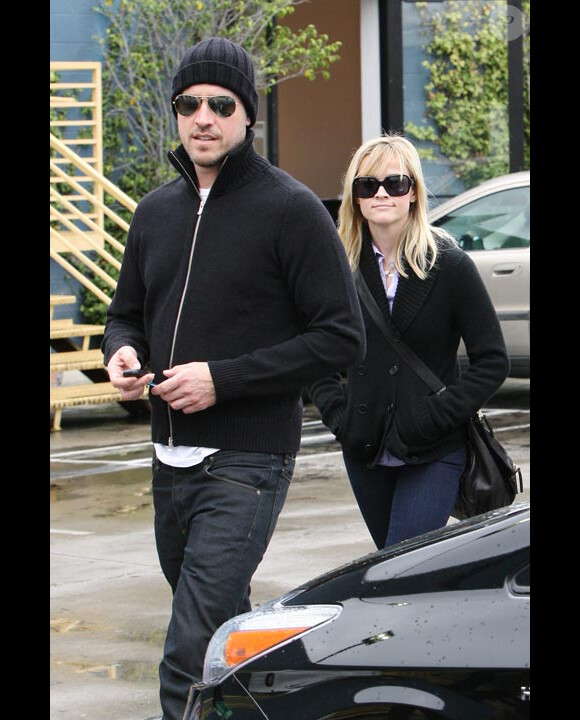 Reese Witherspoon et son fiancé Jim Toth à Santa Monica en janvier 2011