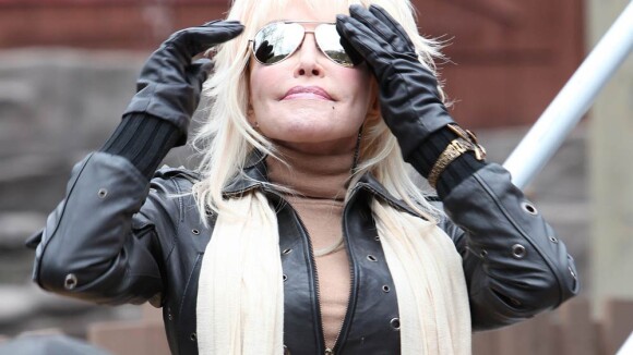 Dolly Parton : A 65 ans, ultra-lookée, elle est la reine des sensations fortes !