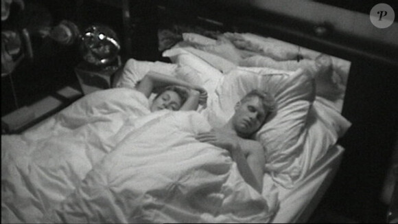Alexandra dort avec Benoît dans Carré Viiip