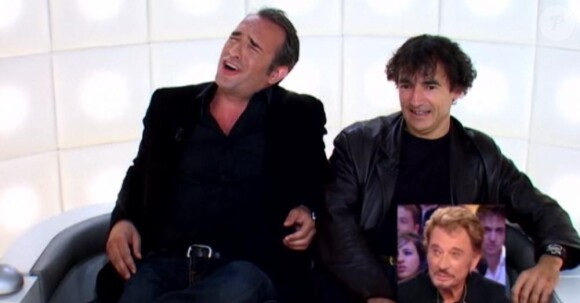 Jean Dujardin et Albert Dupontel dans la Boîte à questions spéciale Johnny Hallyday, diffusée sur Canal+, le 28 mars 2011.