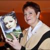 Fabienne Thibeault présente son livre au salon du livre de Paris, le 19 mars 2011