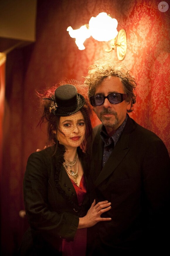 Le couple Tim Burton et Helena Bonham Carter à l'occasion d'Alice au Pays des Merveilles