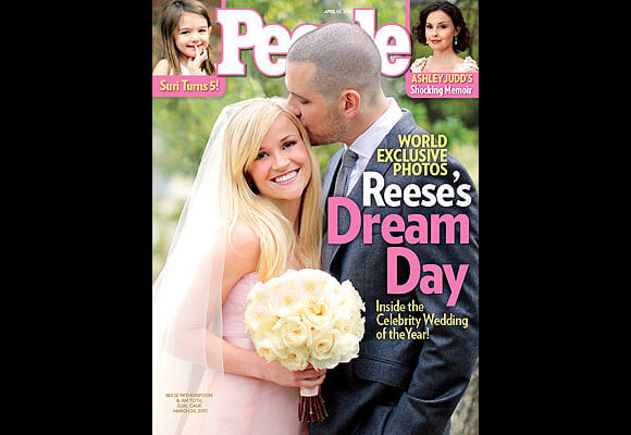 Reese Witherspoon en couverture du magazine People pose avec son nouvel époux, Jim Toth