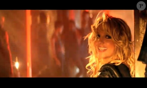 Images extraites du clip Till the world ends de Britney Spears, avril 2011.