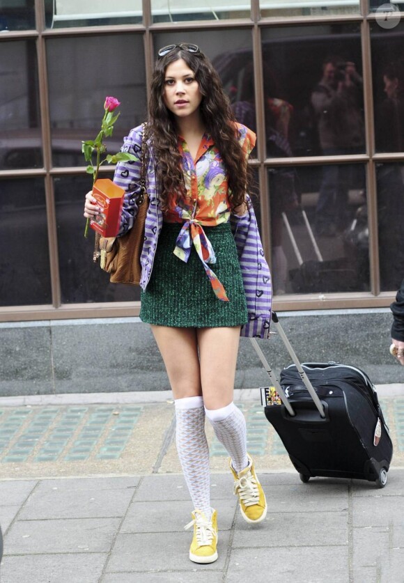 Eliza Doolittle sort des studios de la BBC Radio 1, lundi 4 avril.