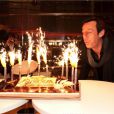 Jean-Luc Reichmann fête ses 10 ans de succès sur TF1 avec ses fans et sa famille ! (5 avril 2011)