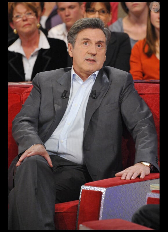 Daniel Auteuil mis à l'honneur sur le fauteuil rouge de  Vivement Dimanche pour "La fille du puisatier" (enregistré le 13 avril 2011 et diffusé le 17 avril 2011)