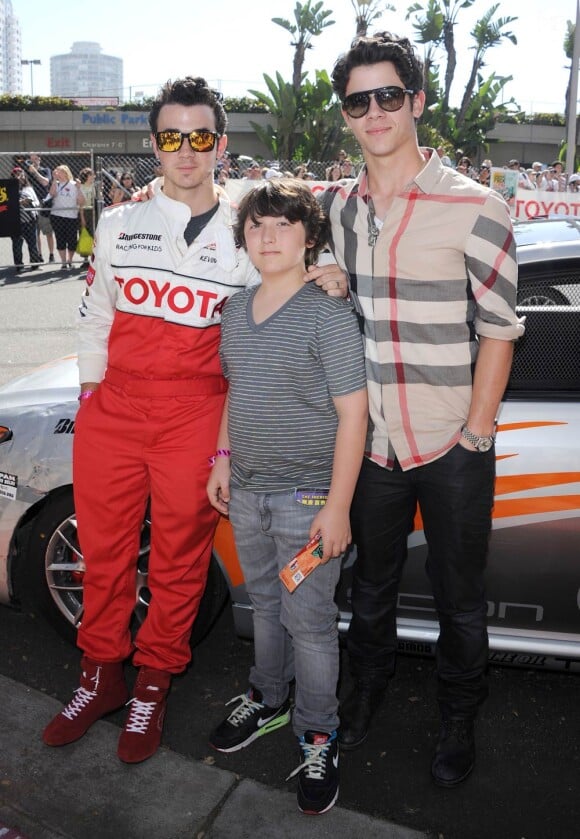 Kevin, Nick et Frankie Jonas au Toyota Pro/Celebrity Race,  à Long Beach, le 16 avril 2011.
