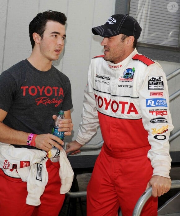 Kevin Jonas et Brian Austin Green au Toyota Pro/Celebrity Race,  à Long Beach, le 16 avril 2011.