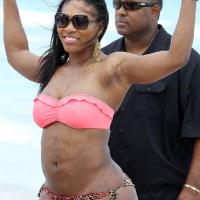 Serena Williams à la plage : Enorme ! Sa convalescence se chiffre en kilos !