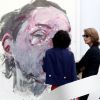 Charlotte Rampling est ici en pleine discussion avec une autre femme au Grand Palais le 1er avril dernier.