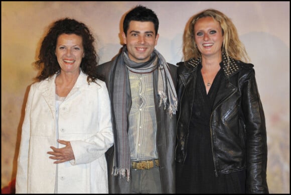 Anne Jousset, Jimmy Chatras et Aurore Auteuil lors de l'avant-première de La Fille du puisatier à Paris le 14 avril 2011