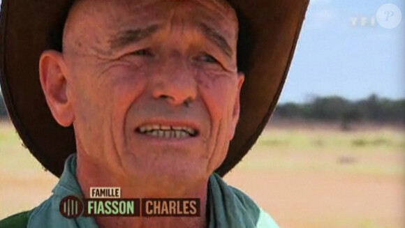 Charles FIASSON désapprouve sa fille Estelle dans sa tricherie (Familles d'explorateurs - épisode du vendredi 22 avril 2011).