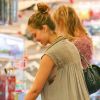 Jessica Alba semble trouver son bonheur dans les rayons d'un supermarché! Le 22 avril 2011 à Los Angeles