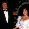 Elizabeth Taylor au bras de son septième et dernier mari, Larry Fortensky, à qui elle a légué plus de 800 000 dollars.