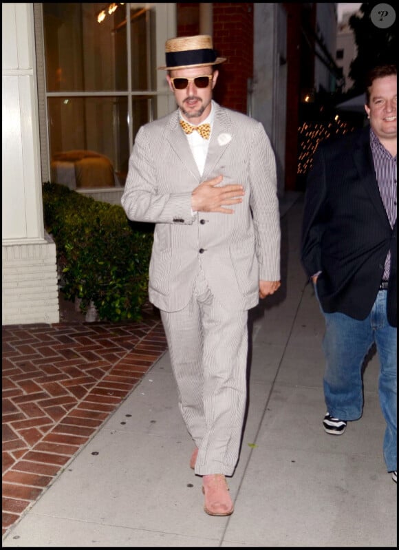 David Arquette sort du restaurant Mr Chow de Los Angeles après y avoir dîné avec un ami le 24 avril 2011
