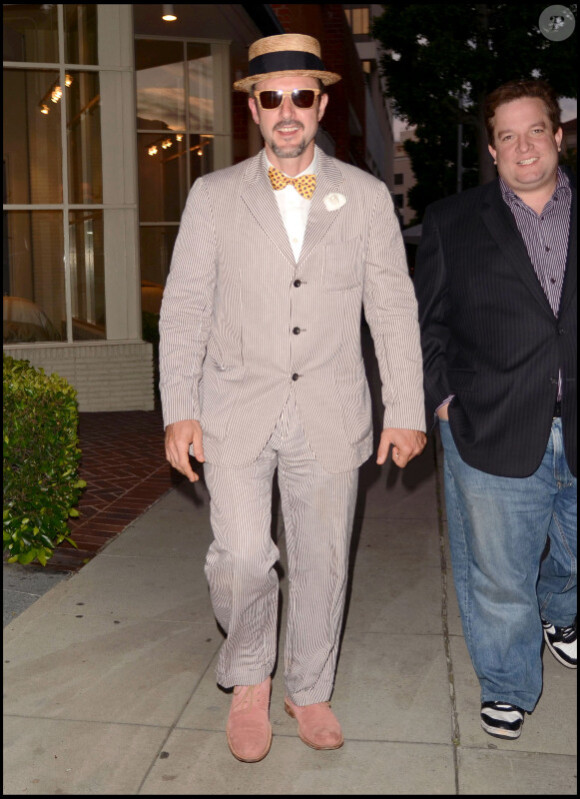 David Arquette sort du restaurant Mr Chow de Los Angeles après y avoir dîné avec un ami le 24 avril 2011