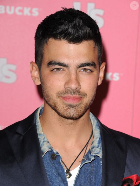 Joe Jonas lors de la soirée US Weekly à l'Hôtel Eden à Hollywood le 26 avril 2011