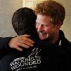 Le prince Harry retrouvait, le 26 avril 2011 à Londres, ses compagnons d'expédition du mois de mars, qu'il avait rejoints sur leur parcours en Arctique pour la Fondation Walking with the Wounded dont il est le parrain.