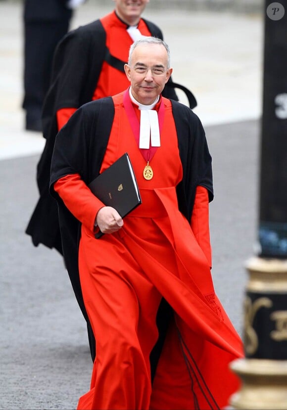 Le très révérend John Hall, doyen de Westminster, le 29 avril 2011, arrive à l'abbaye pour le mariage du prince William et de Kate Middleton.