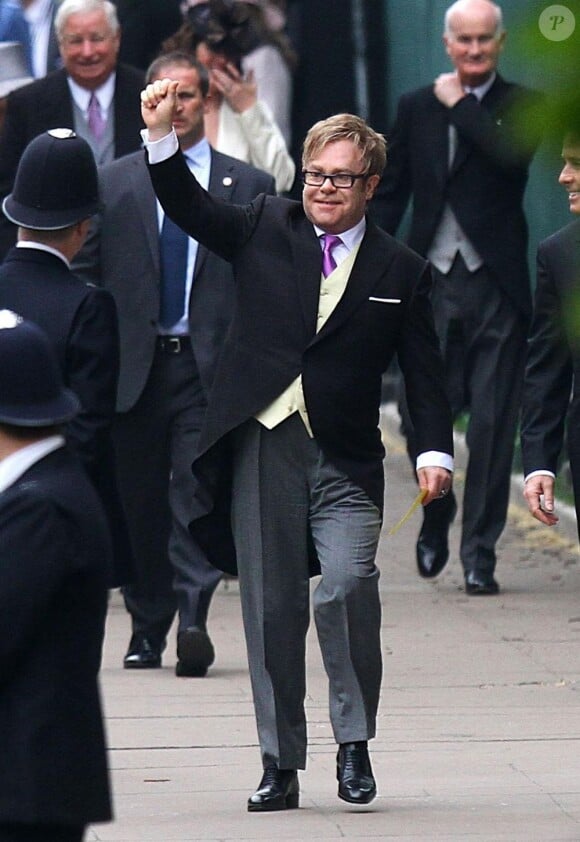Elton John arrive au mariage du prince William et de Kate Middleton, le 29 avril 2011, à Westminster (Londres).