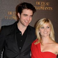 Robert Pattinson brille avec Reese Witherspoon et provoque la folie à Paris !