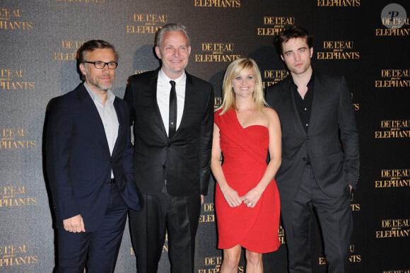 L'équipe du film, Christoph Waltz, Francis Lawrence, Reese Witherspoon et Robert Pattinson lors de l'avant-première à Paris du film De l'eau pour les éléphants le 28 avril 2011