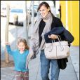 Jennifer Garner avec sa fille Violet et son D-Bag en décembre 2009 