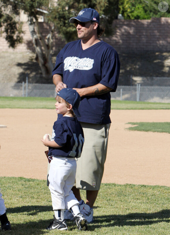 Kevin Federline assiste au match de baseball de son fils, Sean Preston, samedi 30 avril à Los Angeles.