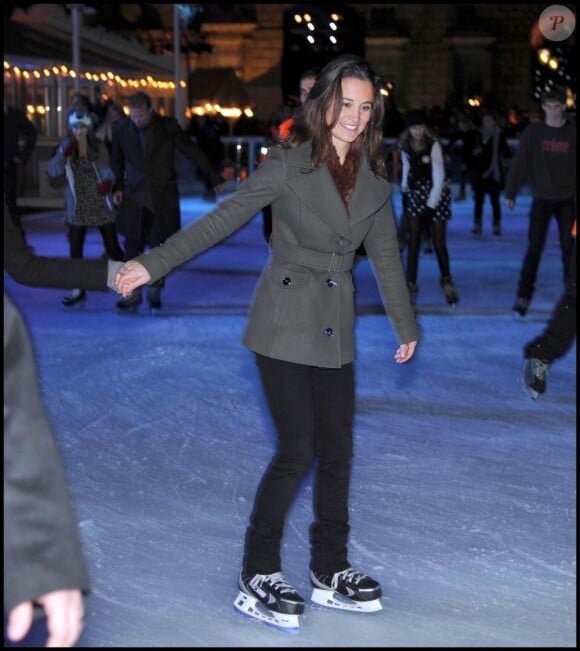 Pippa Middleton fait du patin à glace à Londres, en novembre 2010.