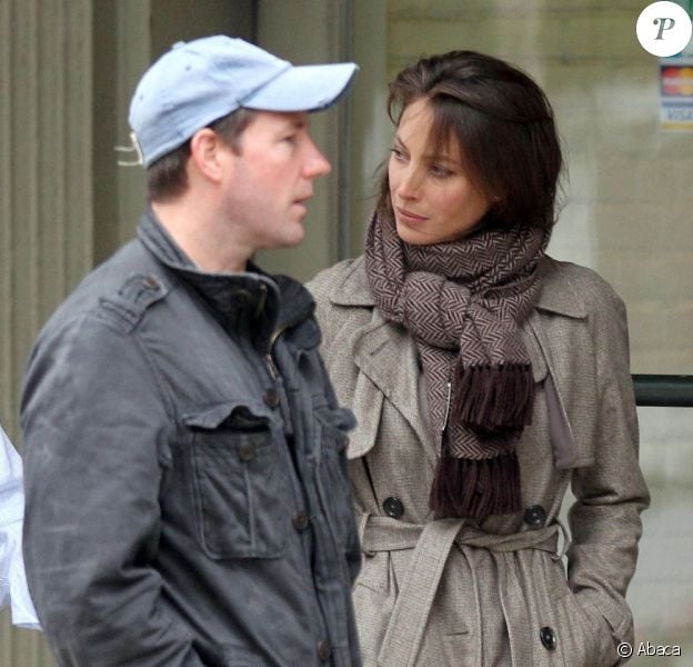 Edward Burns et sa femme Christy Turlington se prêtent au jeu des interviews dans la quartier de Tribecca. New York, 15 avril 2011