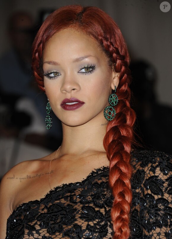 Rihanna a fait sensation dans une robe sexy lors du MET Ball de New York le 2 mai 2011