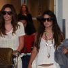 Vanessa Hudgens et Ashley Tisdale rentrent de Mexico, et arrivent à l'aéroport LAX de Los Angeles, mardi 3 mai.