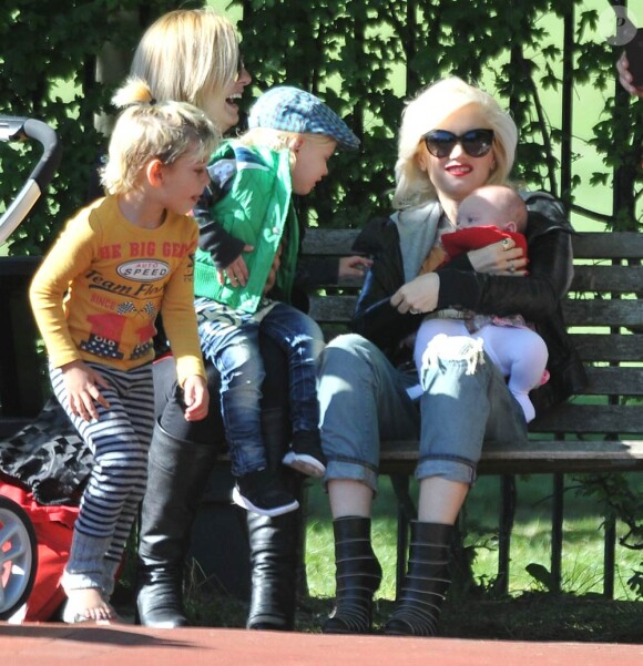Gwen Stefani, Gavin Rossdale et leurs deux enfants Zuma et Kingston à Londres. 3 mai 2011