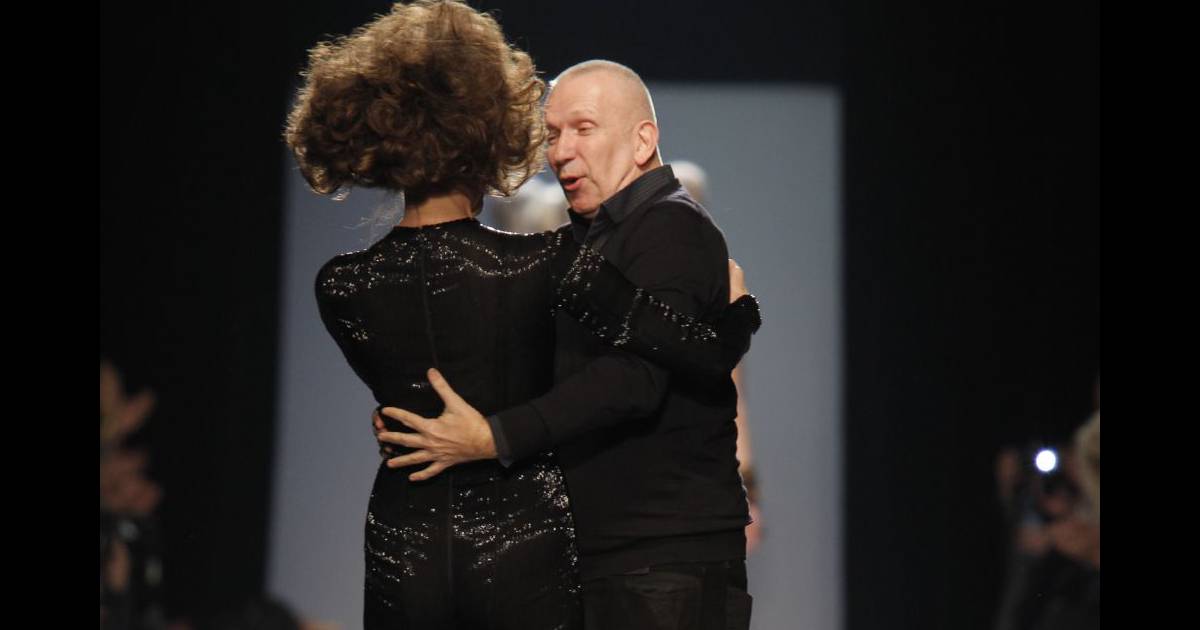 Salaire Jean Paul Gaultier Danse Avec Les Stars Jean-Paul Gaultier et Valérie Lemercier lors de son défilé en mars 2011