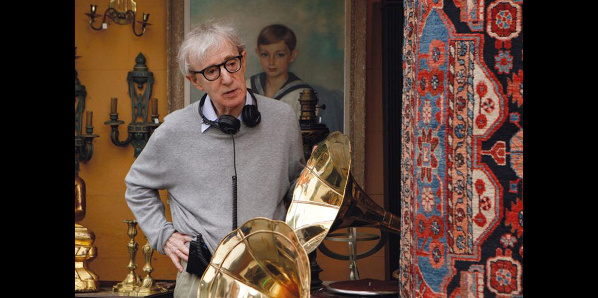 Photo : Woody Allen sur le tournage de Midnight in Paris - Ode (Purepeople)