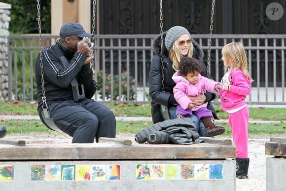 Heidi Klum et Seal en compagnie de leurs enfants profitent d'une après-midi au parc de Beverly Hills en décembre 2010