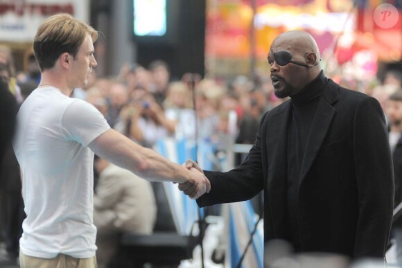 Samuel L. Jackson et Chris Evans à l'occasion du tournage de Avengers, en avril 2011, à New York.
