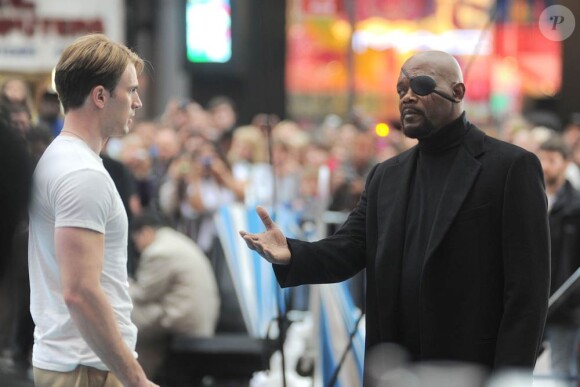 Samuel L. Jackson et Chris Evans à l'occasion du tournage de Avengers, en avril 2011, à New York.