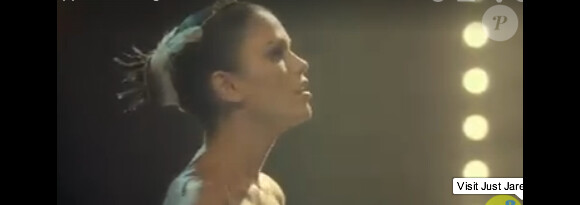 Rachel Bilson en version Black Swan pour le troisième spot de pub de la campagne Magnum par Karl Lagerfeld