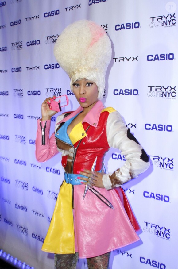 Nicki Minaj pose pour la Casio Tryx à New York en avril 2011