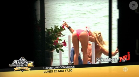 Une jolie blonde en maillot de bain rose dans la bande-annonce des Anges de la télé-réalité 2 : Miami Dreams