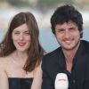Valérie Donzelli et Jérémie Elkaïm sur la plage du Majestic 64 à Cannes le 12 mai 2011