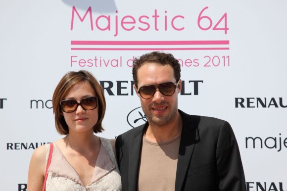 Nicolas Bedos sur la plage du Majestic 64 à Cannes le 12 mai 2011