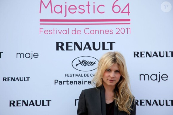 Clémence Poésy sur la plage du Majestic 64 à Cannes le 12 mai 2011