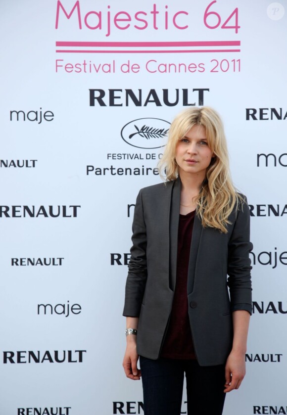 Clémence Poésy sur la plage du Majestic 64 à Cannes le 12 mai 2011