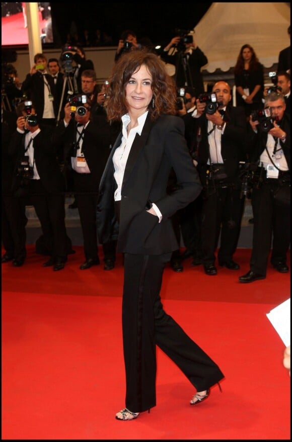 Valérie Lemercier lors de la montée des marches du festival de Cannes 2011.