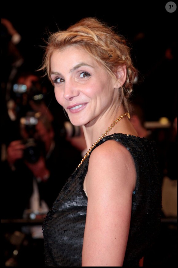 Clotilde Courau lors de la montée des marches du festival de Cannes 2011.