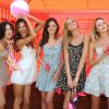 Adriana Lima, Alessandra Ambrosio, Miranda Kerr, Erin Heatherton et Candice Swanepoel lors du lancement de la soirée Victoria's Secret The Bombshell Summer Tour au Mall The Grove à Los Angeles le 12 mai 2011