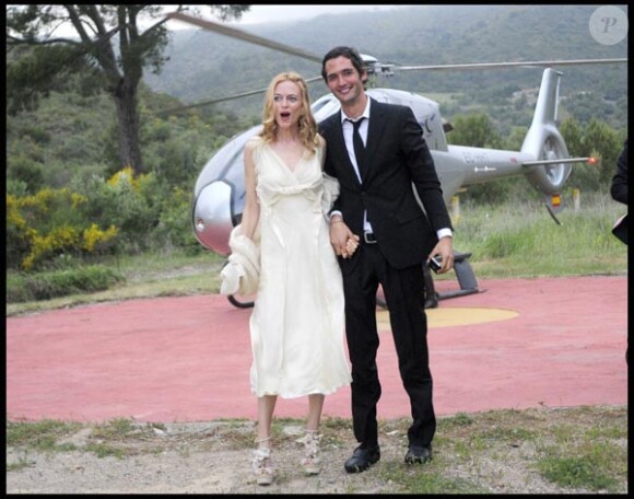 Heather Graham et un ami arrivent en hélicoptère à la soirée privée organisée par Dom Perignon au restaurant El Bulli, à Girone.